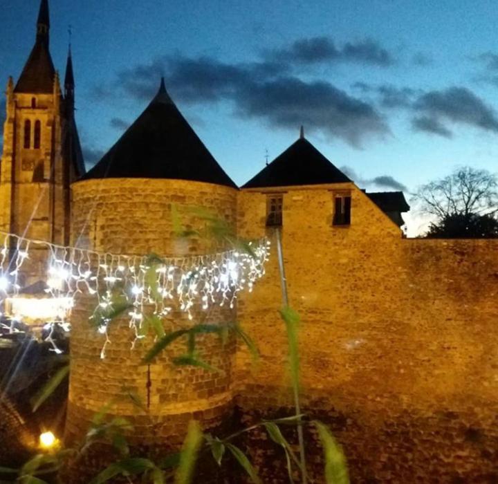 Chambre D'Hote Du Chateau Dourdan Exterior foto