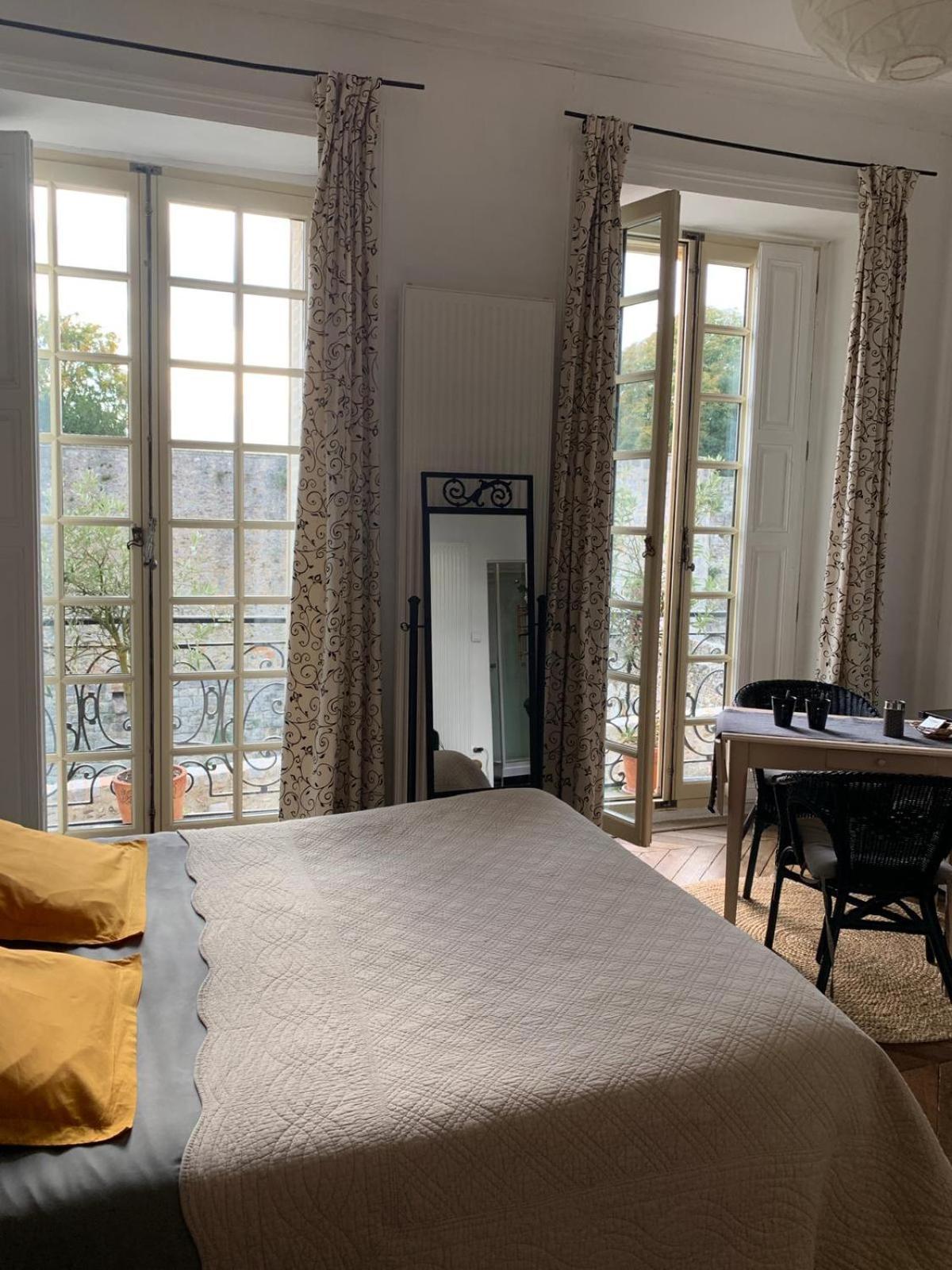 Chambre D'Hote Du Chateau Dourdan Exterior foto